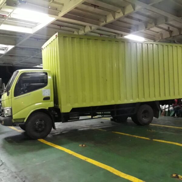 sewa truk box murah